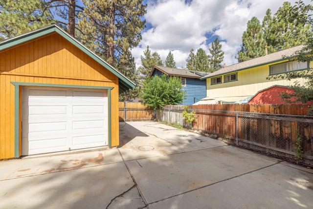 605 Elysian Boulevard, Big Bear CA: https://media.crmls.org/mediaz/1358ad05-9569-4b62-a900-8999048ef306.jpg