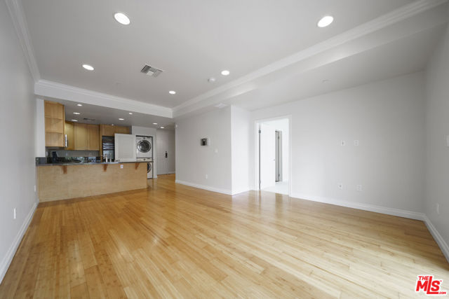 3061 W 12th Place, Los Angeles CA: https://media.crmls.org/mediaz/1358ec98-8548-4a4d-818c-55902aa7bda8.jpg