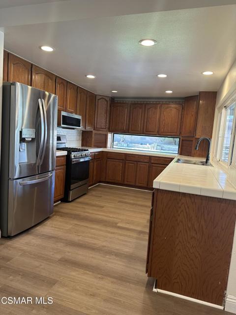 3045 Galena Avenue, Simi Valley CA: https://media.crmls.org/mediaz/1359cfaf-95fa-4841-bbbe-86157538f487.jpg