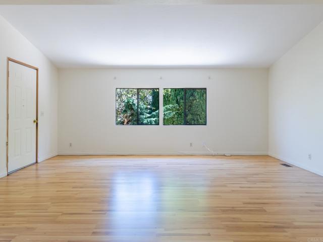 2289 Bryant Drive, Carlsbad CA: https://media.crmls.org/mediaz/135a75fc-baff-4e8f-8ecb-6c5b6bd43341.jpg