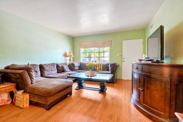 759 W 10Th Ave, Escondido CA: https://media.crmls.org/mediaz/135b2a25-a37c-4f7f-a843-96209f5635f5.jpg