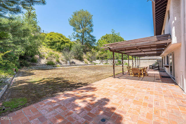 3121 Kingridge Way, Glendale CA: https://media.crmls.org/mediaz/135b4d86-e0ce-47c2-b41a-ad59ce9a517d.jpg