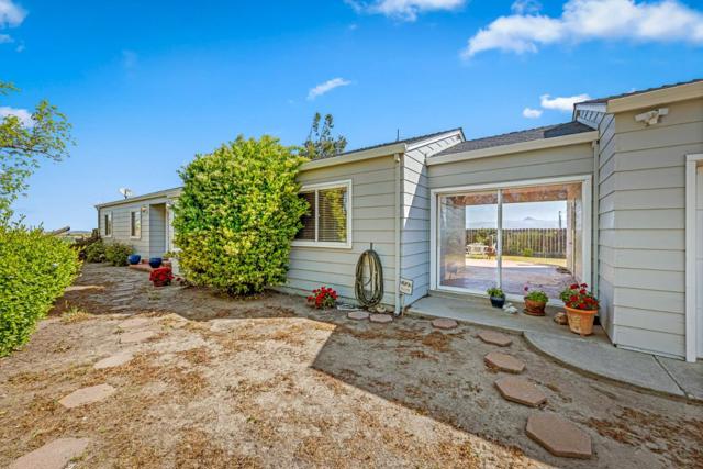 4211 Bolsa Road, Hollister CA: https://media.crmls.org/mediaz/135ba2c1-2ead-4902-845d-cead48d20ef6.jpg