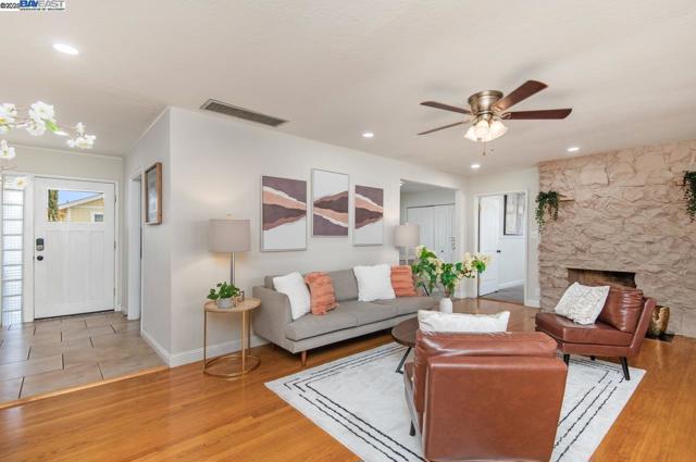 Image 10 of 36 For 16560 Russell Ct