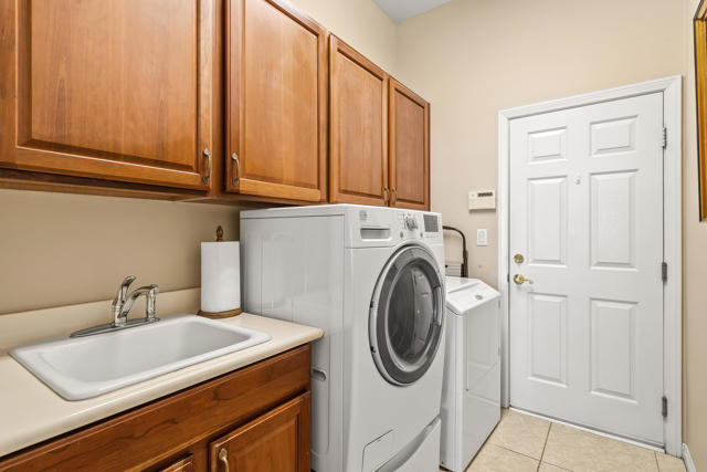 80610 Prestwick Place, Indio CA: https://media.crmls.org/mediaz/135bd031-c9f1-4d61-847b-78380a4c7e3d.jpg