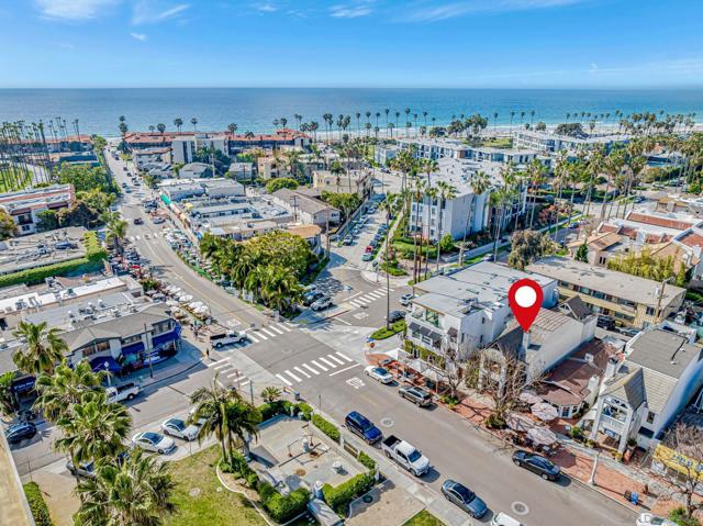 2210 Avenida De La Playa, La Jolla CA: https://media.crmls.org/mediaz/135bf2f0-8ac6-4a82-9111-ef3dd17864be.jpg