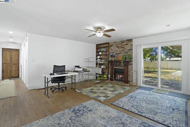 Image 23 of 47 For 16650 Von Sosten Road