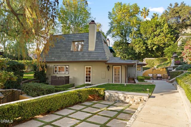 1010 Stoneridge Drive, Pasadena CA: https://media.crmls.org/mediaz/135c34fa-b1c9-49d5-8dae-98134a50c2dd.jpg