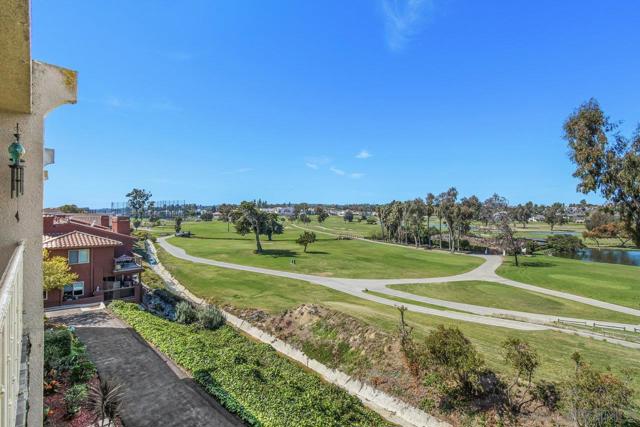 2348 La Costa Ave, Carlsbad CA: https://media.crmls.org/mediaz/135c4ec7-495d-45f6-9ae0-11604077ff3b.jpg