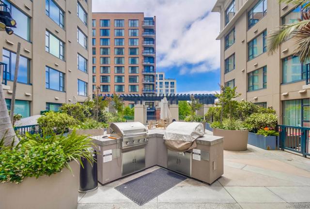 Common Area Outdoor Dining and BBQ Area