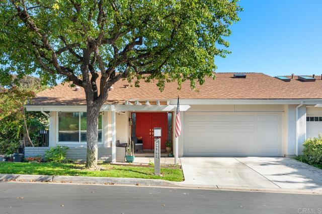 2163 Caminito San Martin, La Jolla CA: https://media.crmls.org/mediaz/135d2a74-9018-48ea-821d-79035de3bd79.jpg