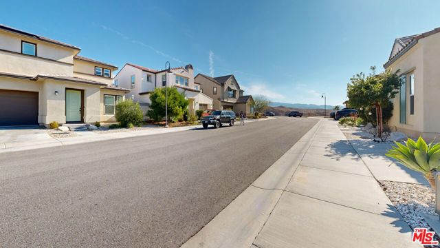 18215 Astro Court, Santa Clarita CA: https://media.crmls.org/mediaz/135d483e-48a3-4653-9018-beeb83eb9a91.jpg