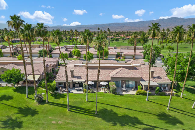 76237 Impatiens Circle, Palm Desert CA: https://media.crmls.org/mediaz/135d682f-4034-4af9-8db2-cc9a384c198c.jpg