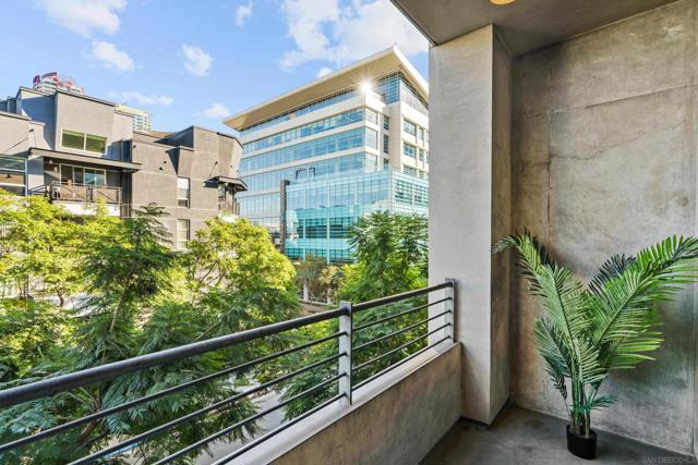 1050 Island Ave, San Diego CA: https://media.crmls.org/mediaz/135e04d9-310b-4c04-8921-e2aef06978af.jpg