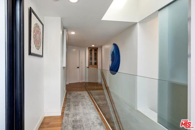 832 Superba Avenue, Venice CA: https://media.crmls.org/mediaz/135e24a1-961c-4ceb-ada6-7db63b16537f.jpg