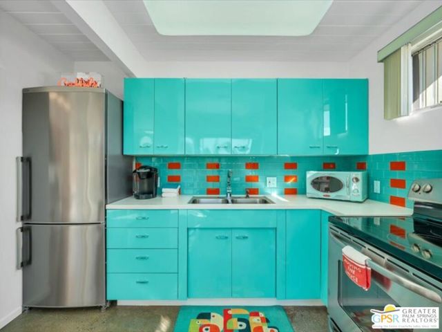 1111 E Palm Canyon Drive, Palm Springs CA: https://media.crmls.org/mediaz/135e86dd-0f62-4e06-96bf-4a9ebb2e5689.jpg