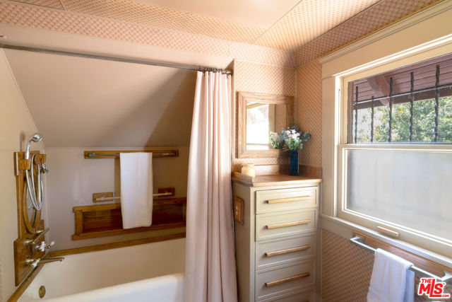 769 Bonita Drive, South Pasadena CA: https://media.crmls.org/mediaz/135f2007-0879-4253-b758-3f02bfb8a713.jpg