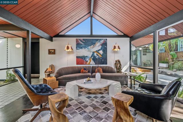 232 Clyde Dr, Walnut Creek CA: https://media.crmls.org/mediaz/135f924e-ac6e-4423-be1b-72e5636b8b47.jpg