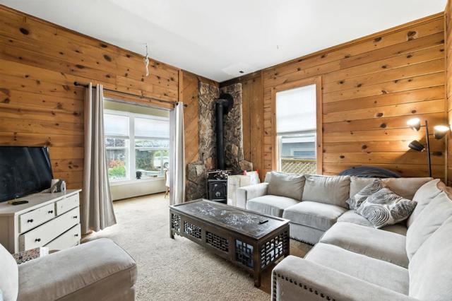 575 Myrtle Street, Half Moon Bay CA: https://media.crmls.org/mediaz/135fe7aa-9868-460c-ab9c-4f55bb36a32a.jpg