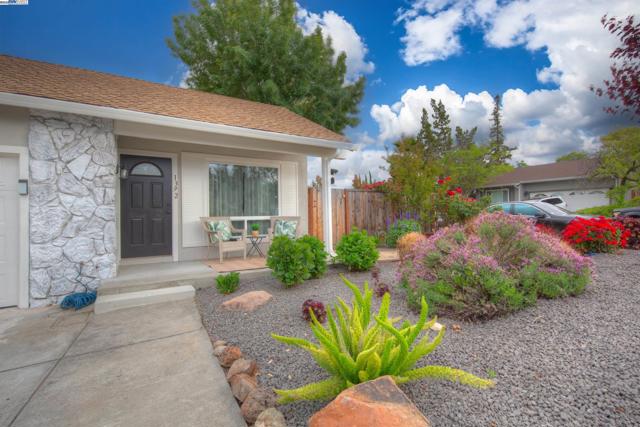 1392 Springview Ct., Concord CA: https://media.crmls.org/mediaz/136007aa-65fe-4995-8934-da362c656538.jpg