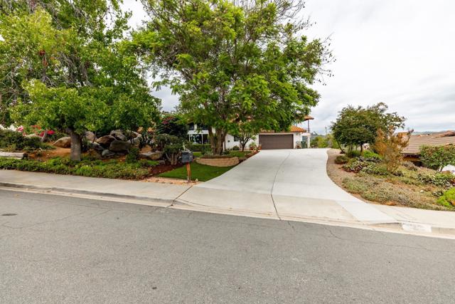 Detail Gallery Image 26 of 75 For 1402 Rimrock Dr, Escondido,  CA 92027 - 4 Beds | 3/1 Baths