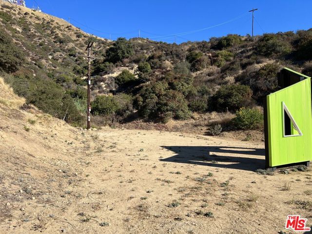 6101 Mulholland Highway, Los Angeles CA: https://media.crmls.org/mediaz/136103f6-bb24-4fcd-b35b-ad103decc1e5.jpg