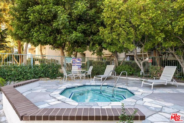20134 Leadwell Street, Winnetka CA: https://media.crmls.org/mediaz/13614991-3738-4128-873c-f82e8fbfe5d4.jpg