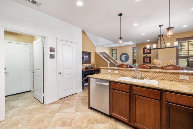 Image 20 of 45 For 52130 Desert Spoon Court
