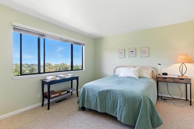2935 Sherwood Drive, San Carlos CA: https://media.crmls.org/mediaz/13618d39-de45-4d04-89b9-2fe3e8229831.jpg