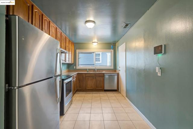 527 42nd Street, Richmond CA: https://media.crmls.org/mediaz/1362830c-786e-4d60-b655-eb592319891b.jpg