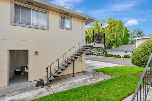 2323 Samaritan Drive, San Jose CA: https://media.crmls.org/mediaz/1362ab09-1366-4668-95cc-2cb891cc72e9.jpg