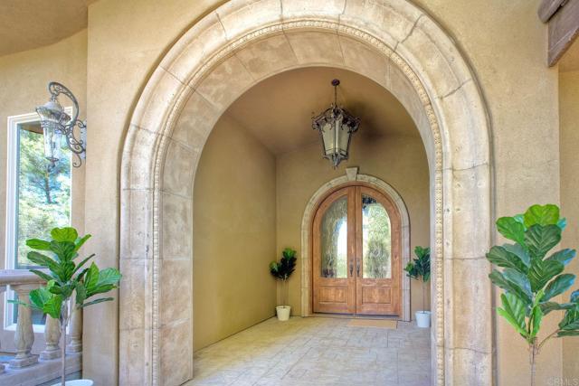 11558 Creek Road, Poway CA: https://media.crmls.org/mediaz/1363ac21-d900-4c16-a7ad-8eb19111765e.jpg