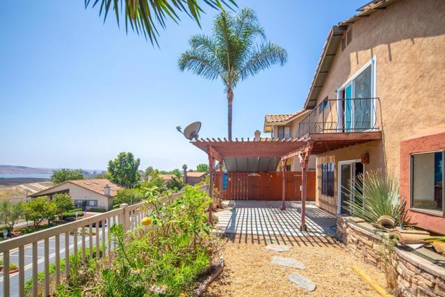 10145 Diamond Head Ct, Spring Valley CA: https://media.crmls.org/mediaz/1363afb5-bad3-41d4-92a5-299cd56516e4.jpg
