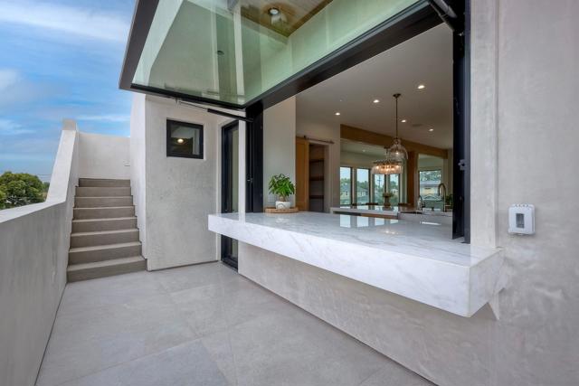 440 Pomona Avenue, Coronado CA: https://media.crmls.org/mediaz/1363d3ce-96f5-4895-98cd-a52caf6ac37d.jpg