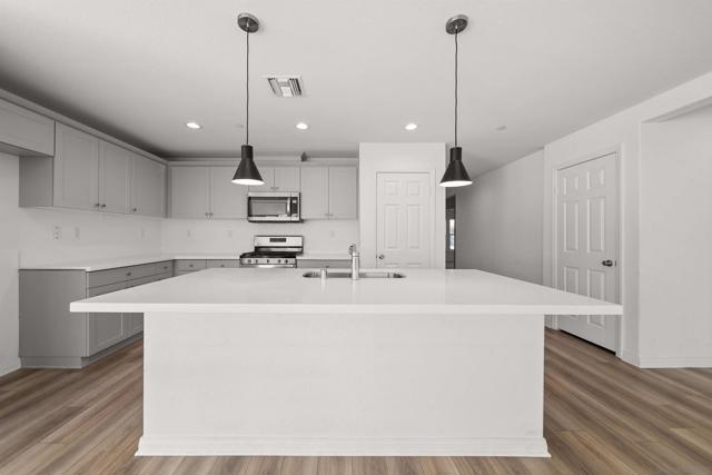 20075 Sanquinella Cir, Riverside CA: https://media.crmls.org/mediaz/13641a2e-231c-440a-83f9-d81925cfe349.jpg