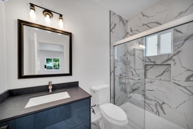3035 Logan St, Oakland CA: https://media.crmls.org/mediaz/13642832-3124-459c-8667-980f5625ef55.jpg