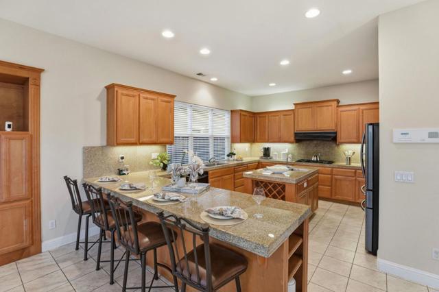 480 Winter Creek Way, Morgan Hill CA: https://media.crmls.org/mediaz/13645839-790d-4e67-a21c-56c39f8ae987.jpg