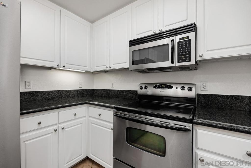 9263 Regents Rd - photo 9