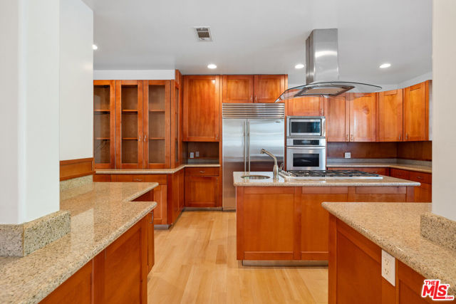 7412 Denrock Avenue, Los Angeles CA: https://media.crmls.org/mediaz/1364ced2-bf7c-407c-9ee0-939800c56c41.jpg