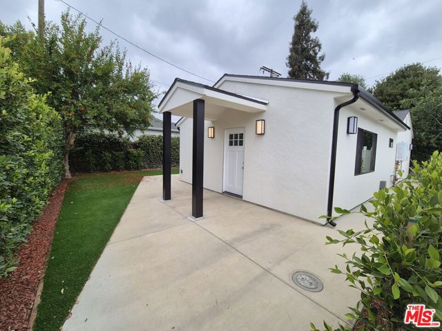 6641 Chimineas Avenue, Reseda CA: https://media.crmls.org/mediaz/13654140-26f6-4ea7-aa59-0e6fb60d7a13.jpg