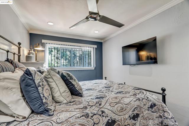 6610 Bancroft Avenue, Oakland CA: https://media.crmls.org/mediaz/1365d465-490d-430a-b7b9-3b90518877a6.jpg
