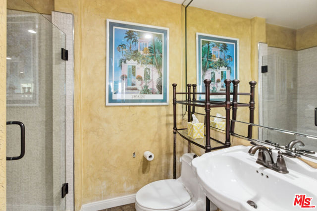 20456 Pacific Coast Highway, Malibu CA: https://media.crmls.org/mediaz/1366ac12-da7a-4405-a272-a065c58b806c.jpg