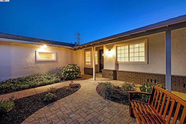 613 Joyce St, Livermore CA: https://media.crmls.org/mediaz/1366d932-88df-4a01-ac5b-8a02ecee51d2.jpg