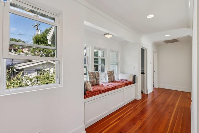 1333 Warren St, Martinez CA: https://media.crmls.org/mediaz/1366e54d-33d0-4bdb-b396-1c84902a634a.jpg