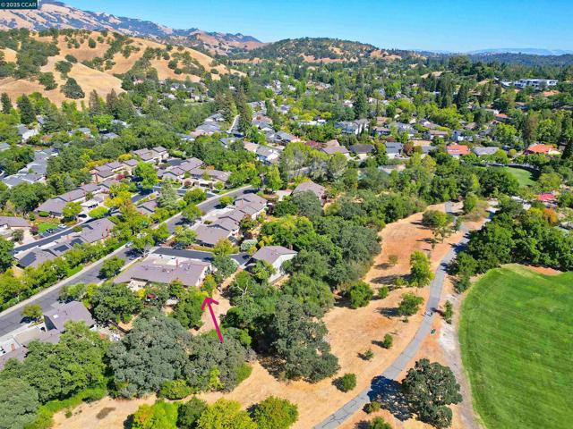 1084 Southdown Court, Walnut Creek CA: https://media.crmls.org/mediaz/1366ef0c-8934-4068-990d-965dc0d8c589.jpg