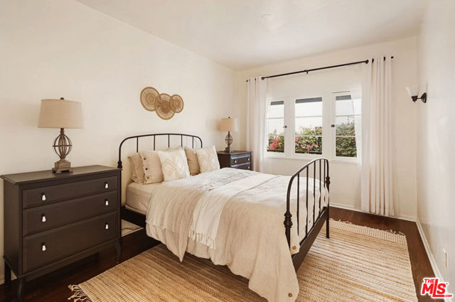 830 N Gardner Street, Los Angeles CA: https://media.crmls.org/mediaz/13670729-9a5f-4afd-952c-eebf93c33cfa.jpg