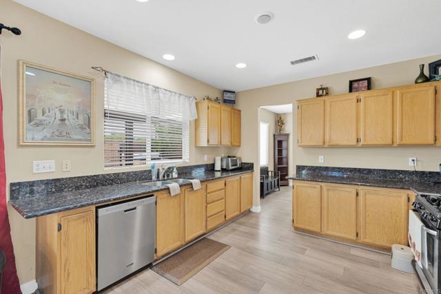 Detail Gallery Image 15 of 64 For 17866 Robusta Dr, Riverside,  CA 92503 - 6 Beds | 3 Baths