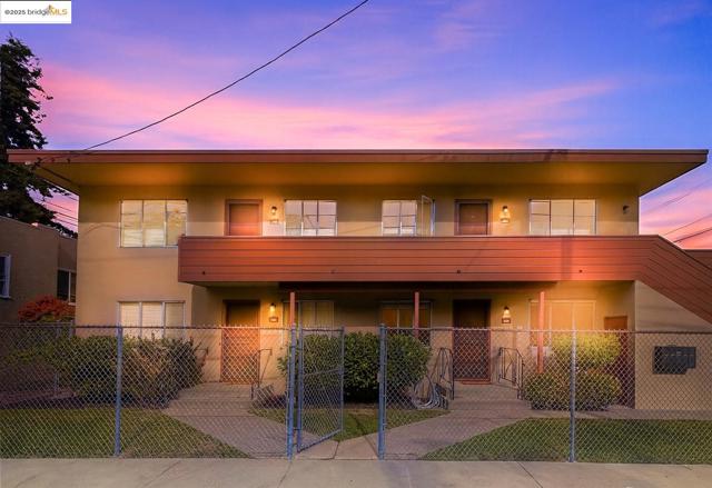 3802 Shafter Ave, Oakland CA: https://media.crmls.org/mediaz/13675b31-7c08-4aa5-9e8d-d75666533cf0.jpg