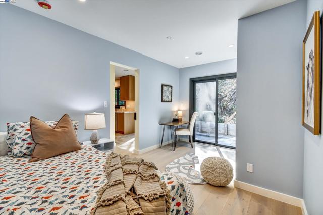 148 Auburn St, San Rafael CA: https://media.crmls.org/mediaz/13683cad-f00d-4b0b-8380-5d39f0eecb4d.jpg