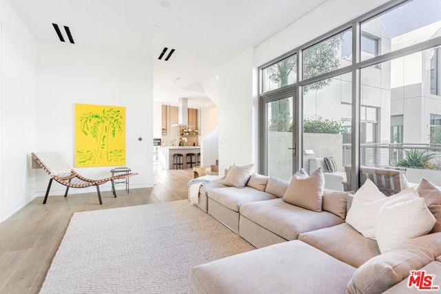 8600 Wilshire Boulevard, Beverly Hills CA: https://media.crmls.org/mediaz/136840a6-0a73-4e3e-a8c5-a51ca745575a.jpg